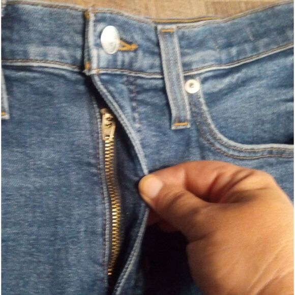 Madewell The Mom Jean In Medium Ellwyn Wash Zip Fly Size 28 - Picture 8 of 11
